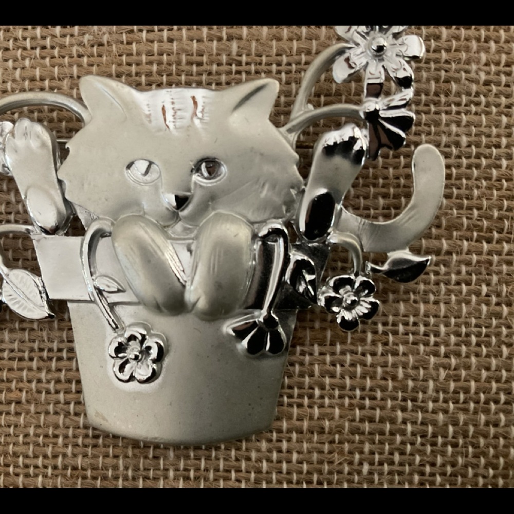 AJC kitten in a pot character silver brooch